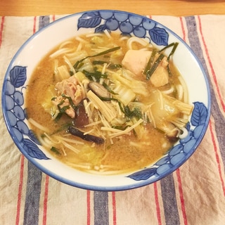 野菜たっぷり味噌うどん